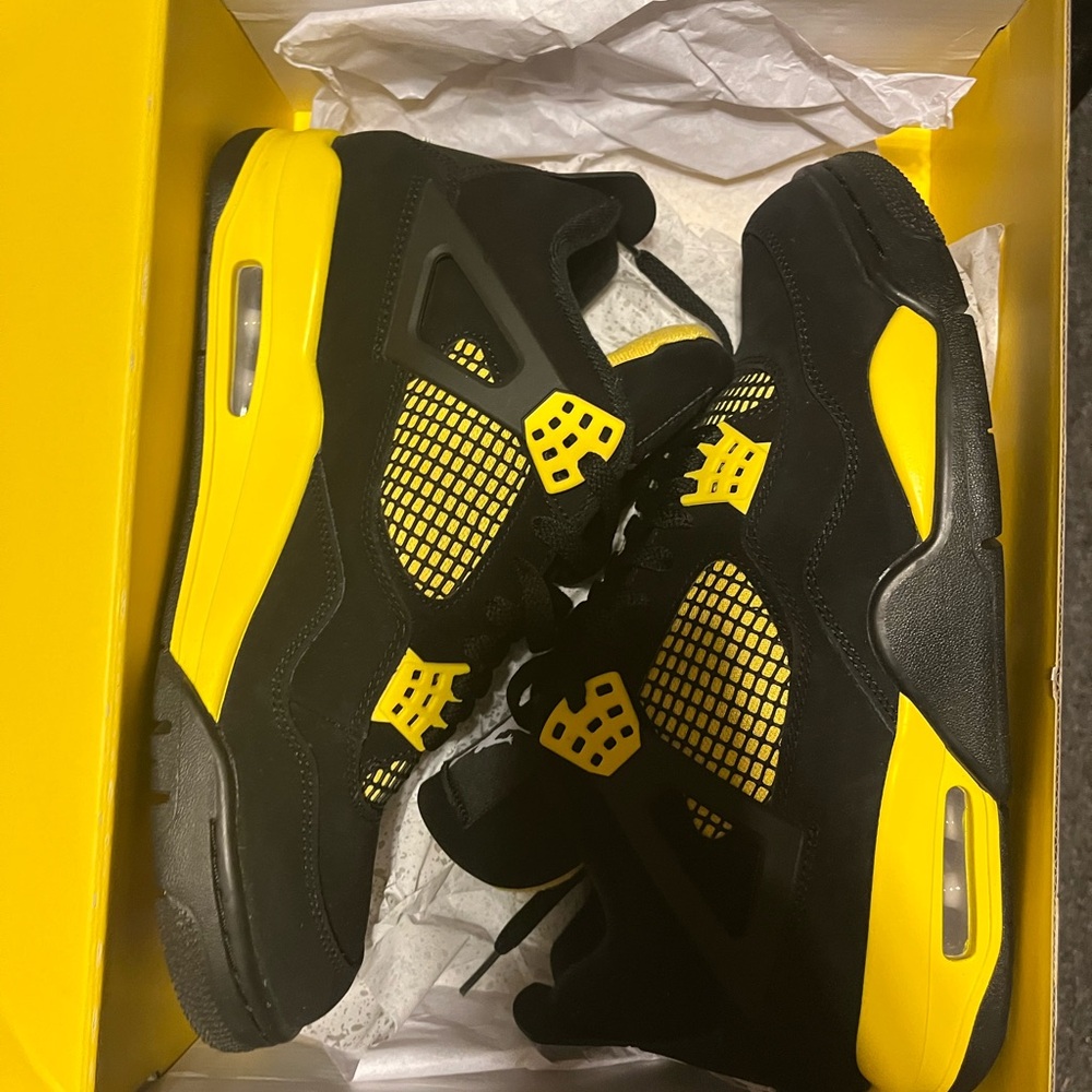 Jordan 4 Thunder